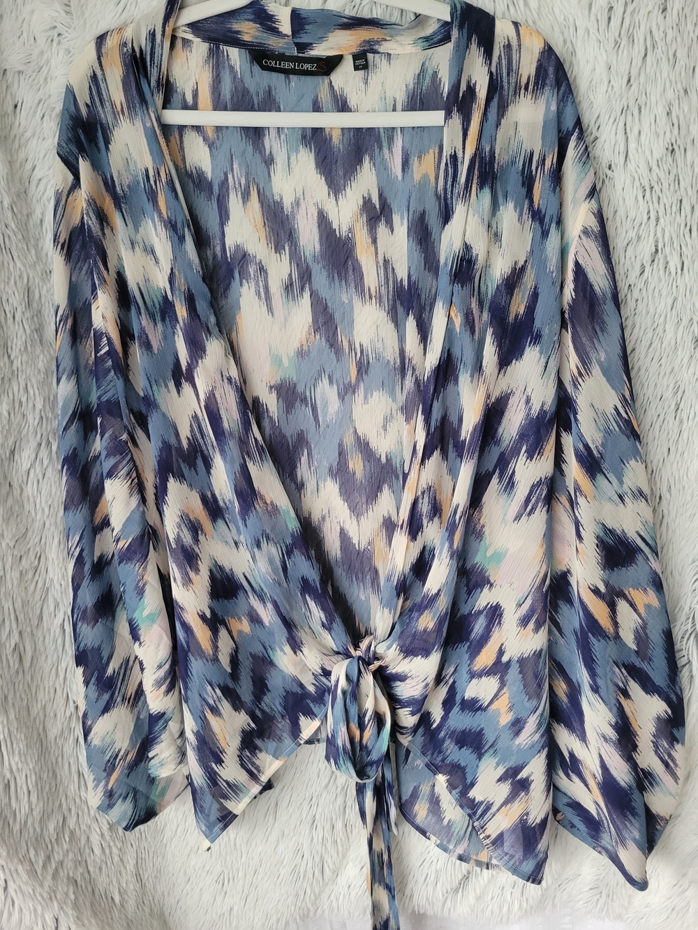 Colleen Lopez Navy,LightBlue and Cream Abstract Brushstroke Topper Front Tie - Picture 2 of 14
